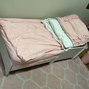 Beddys toddler pink zipper sheets